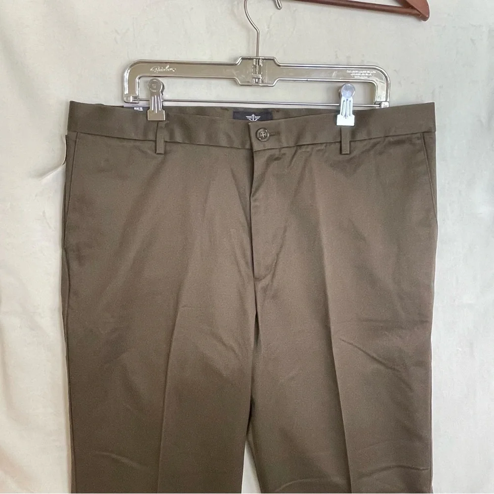 Dockers Men's D2 Signature Khaki Straight Fit Pants Flat Front Khaki Brown 38/30 - Picture 12 of 14
